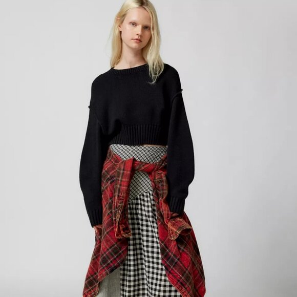 🆕 Urban Outfitters Aiden Chunky Knit Cropped Black Sweater - Picture 2 of 9